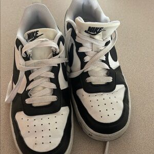 Nike Black and White Athletic Shoes size 4y